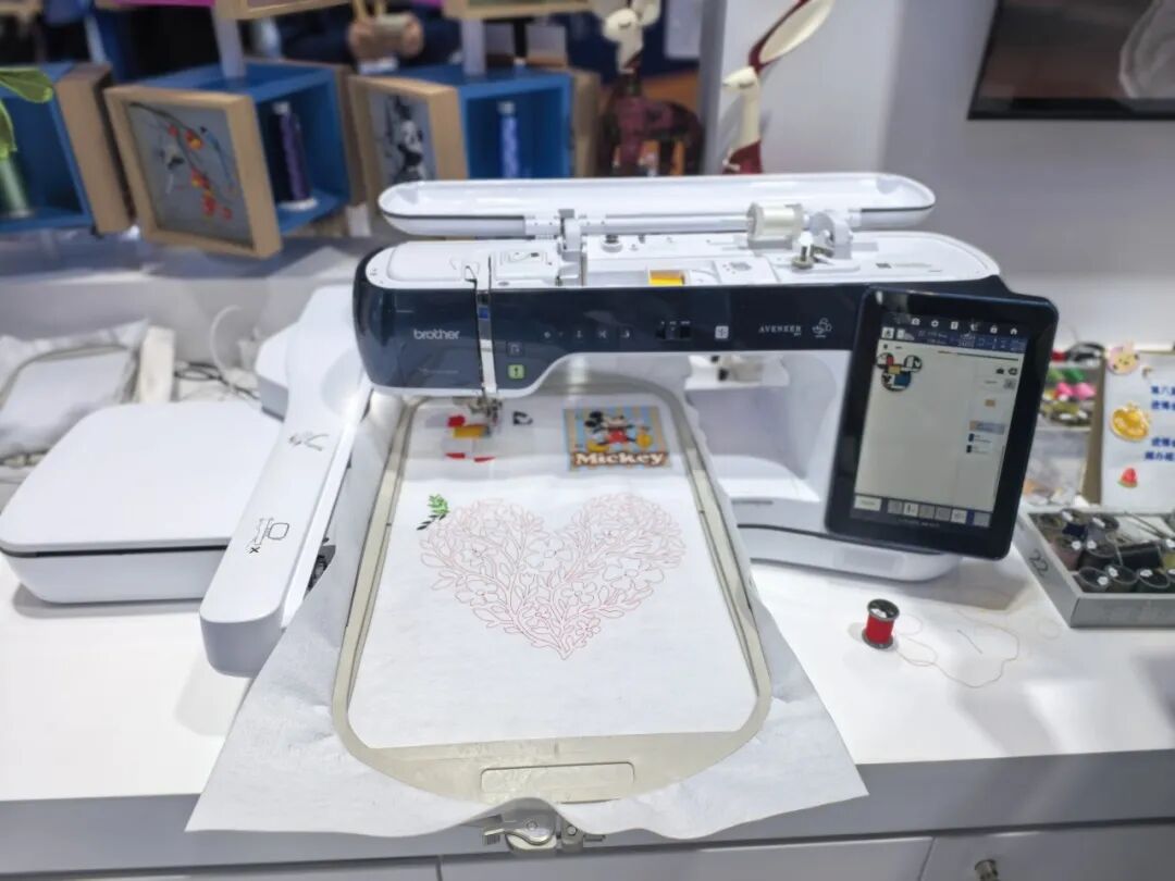 缝绣新品进博首秀，开启智能绣花时代